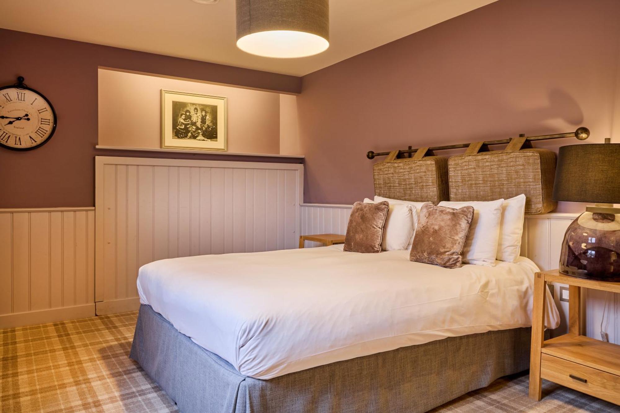 The Harcourt Arms Hotel Stanton Harcourt Szoba fotó A bedroom at The Swan